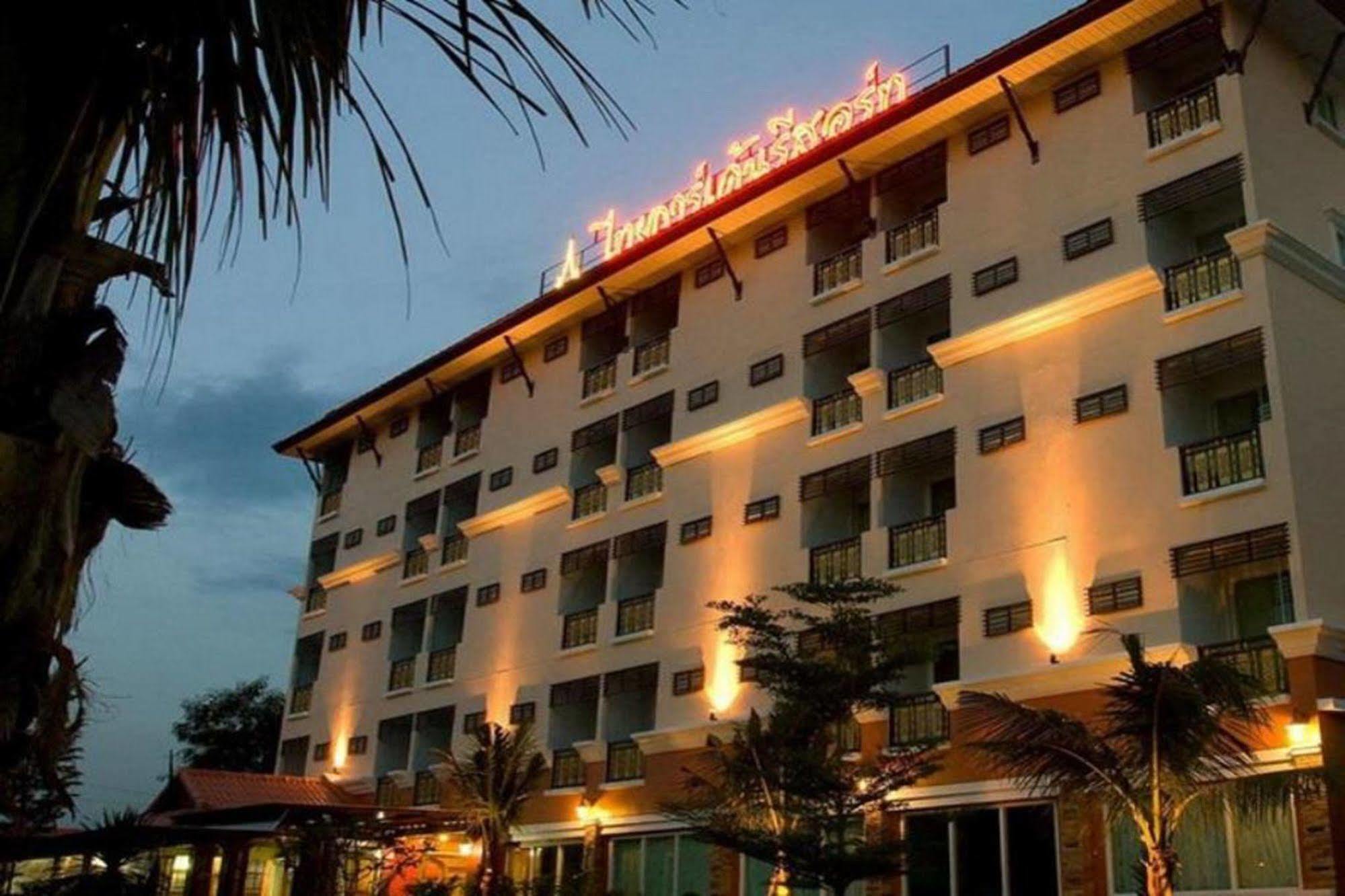 Oyo 280 Thai Garden Resort Banguecoque Exterior foto