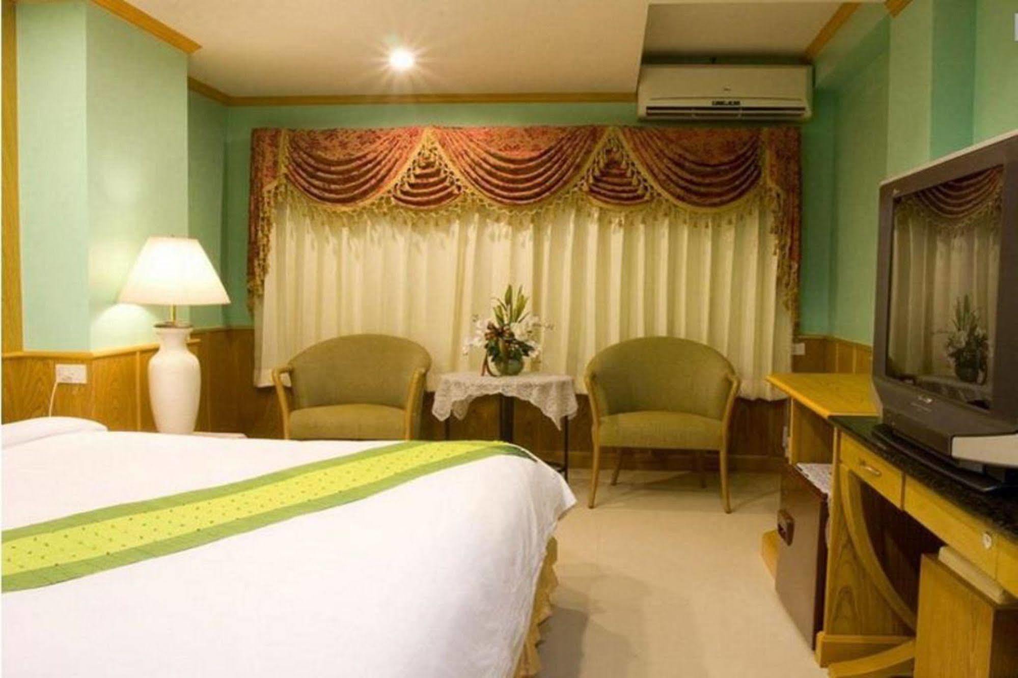 Oyo 280 Thai Garden Resort Banguecoque Exterior foto